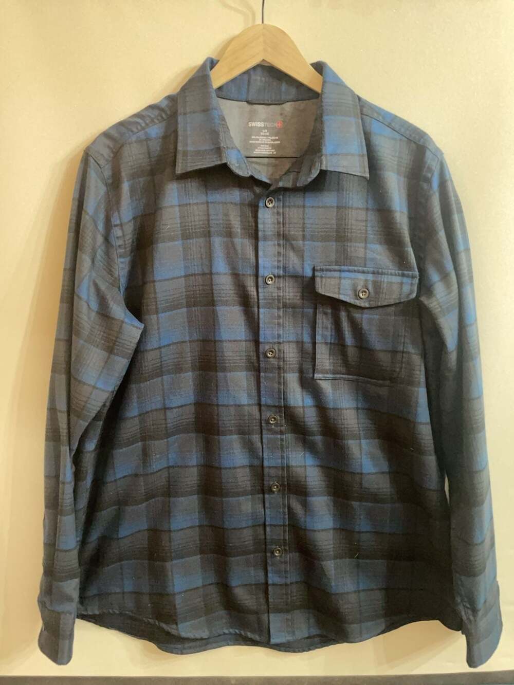 SwissTech Men's Long Sleeve Plaid Flannel Shirt Navy Dust Size L/G 42/44